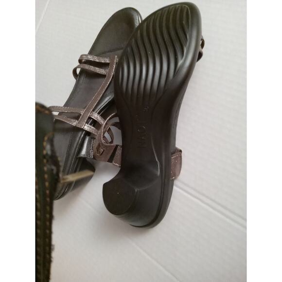 Naot Women's Size 8.5 Loop T-Strap Fashion Sandals, Brown, Summer, Casual - Picture 8 of 9